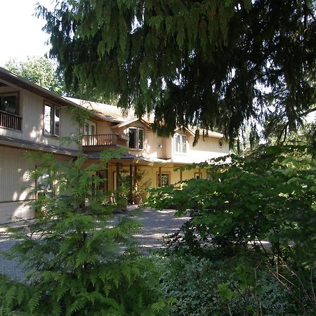Cedar Wood Lodge Bed & Breakfast Inn Port Alberni Exterior photo