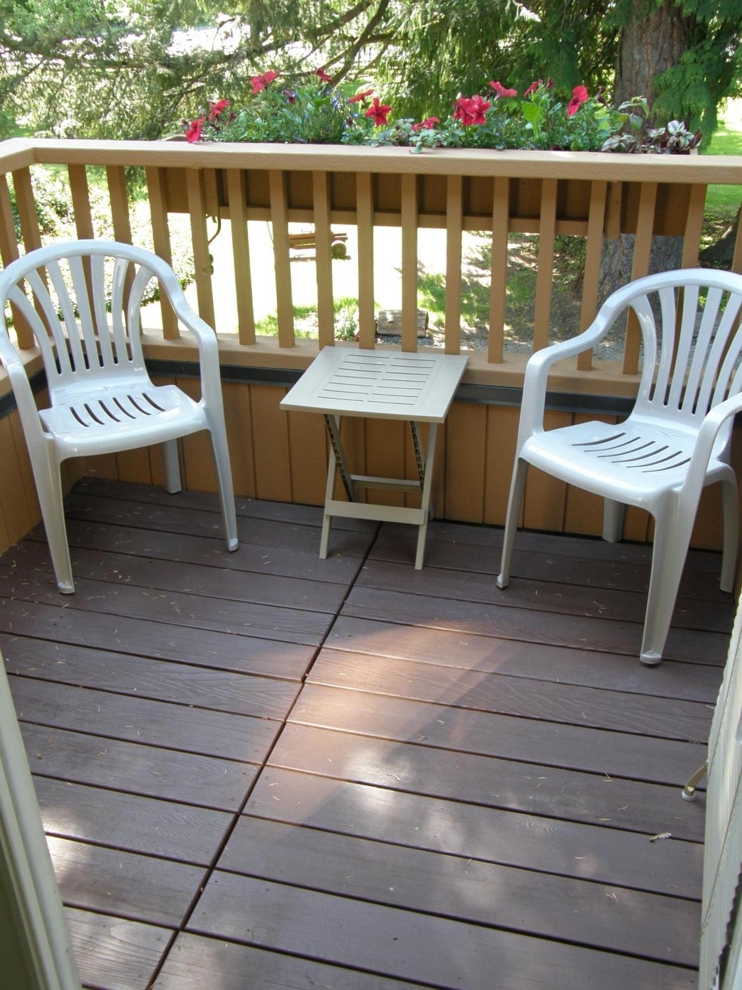 Cedar Wood Lodge Bed & Breakfast Inn Port Alberni Exterior photo